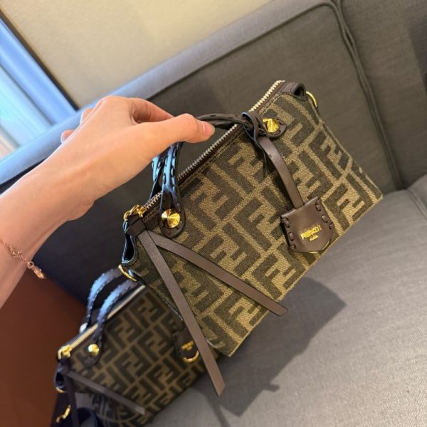 フェンディ バイザウェイ 芸能人 fendi ショルダー バッグ ミニ ボストン バッグ レディース ブランド 女性 バッグ 人気 40 代 ハイ ブランド 30 代 バッグ ブランド お 手頃 - 画像 (2)